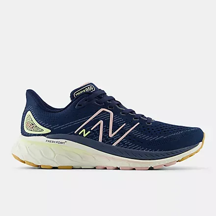 New Balance Women s 860 v13 A Navy Blue